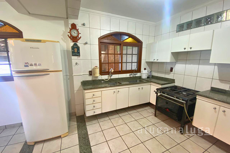 Casa Espaçosa com Vista para o Mar