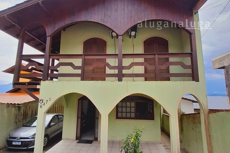 Casa Espaçosa com Vista para o Mar