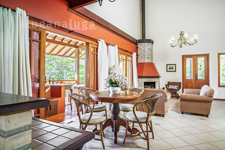 Mansión de la Emperatriz: Termas y Naturaleza