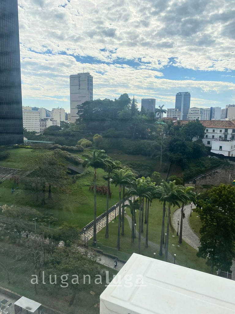 Apto bem localizado no RJ