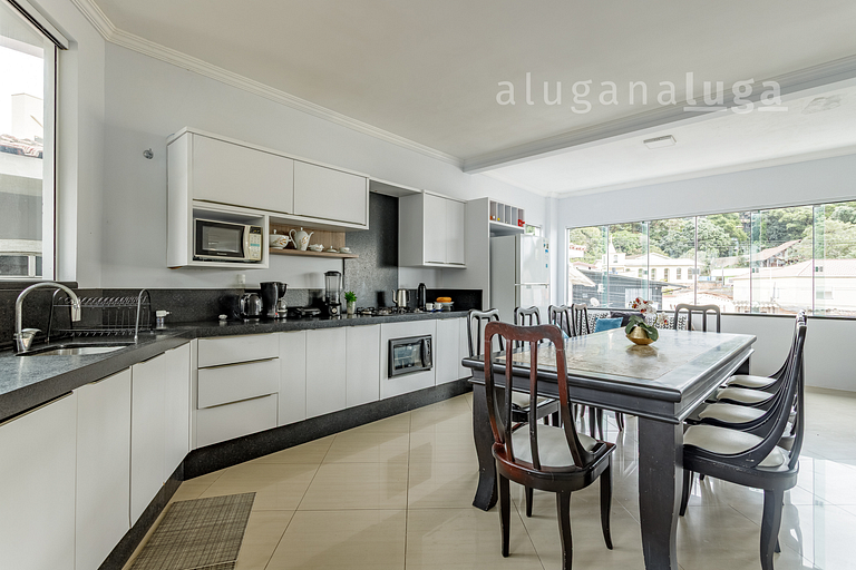Casa ampla a 400m da praia – Conforto e lazer