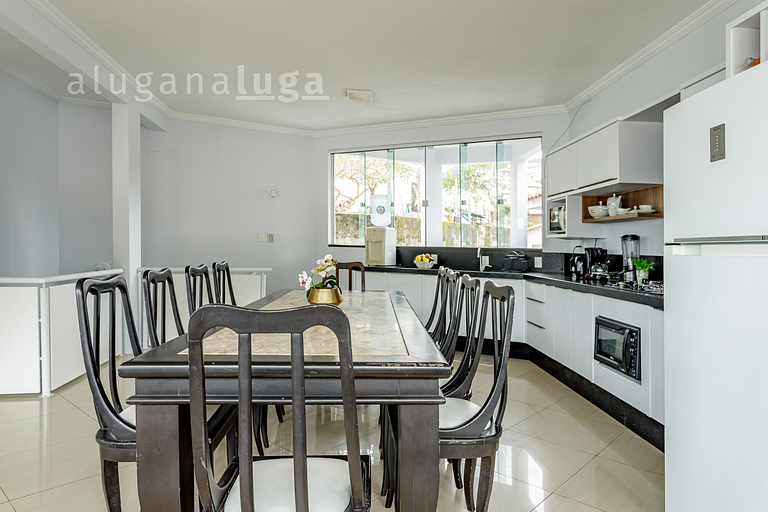 Casa ampla a 400m da praia – Conforto e lazer