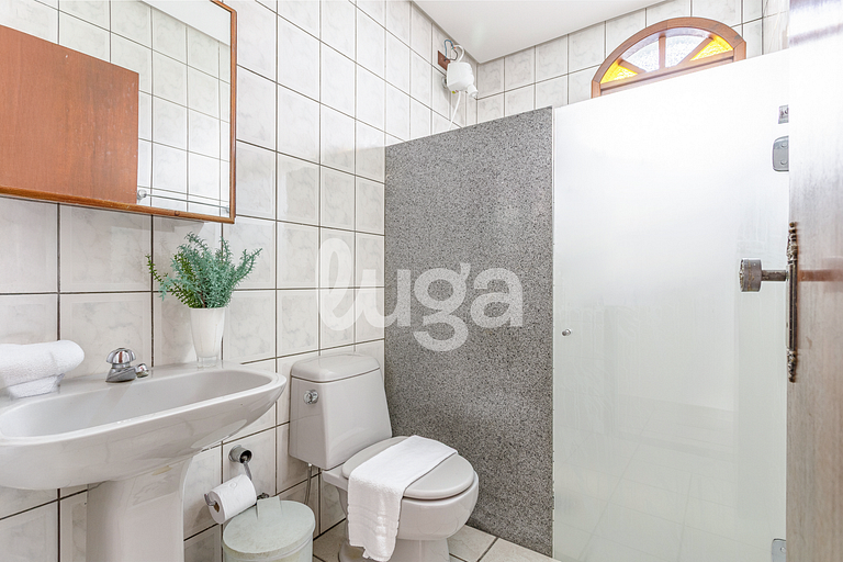 Spacious House with Sea View