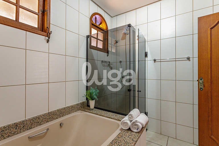 Spacious House with Sea View