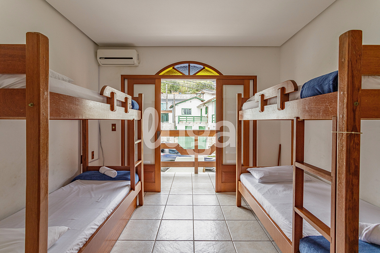 Casa Espaçosa com Vista para o Mar