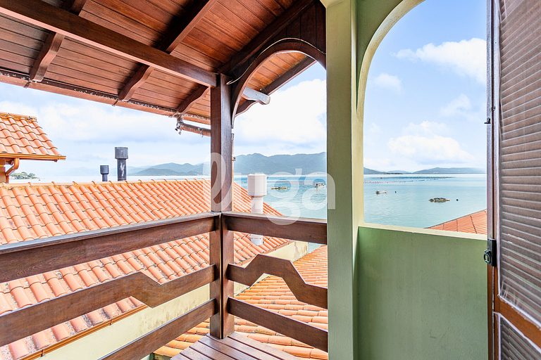 Casa Espaçosa com Vista para o Mar