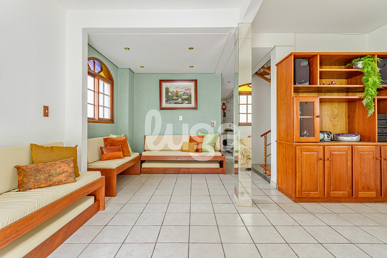 Casa Espaçosa com Vista para o Mar