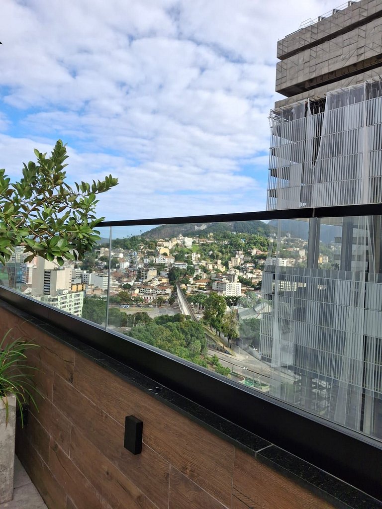 Apto bem localizado no RJ