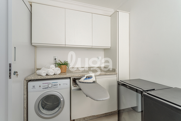 Maritime Retreat 1min from the Beach – BC