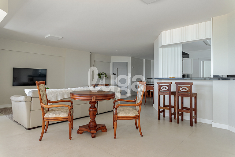 Maritime Retreat 1min from the Beach – BC