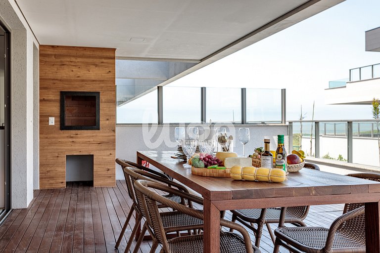 Morro Pedras: Private Jacuzzi and Resort Pool.