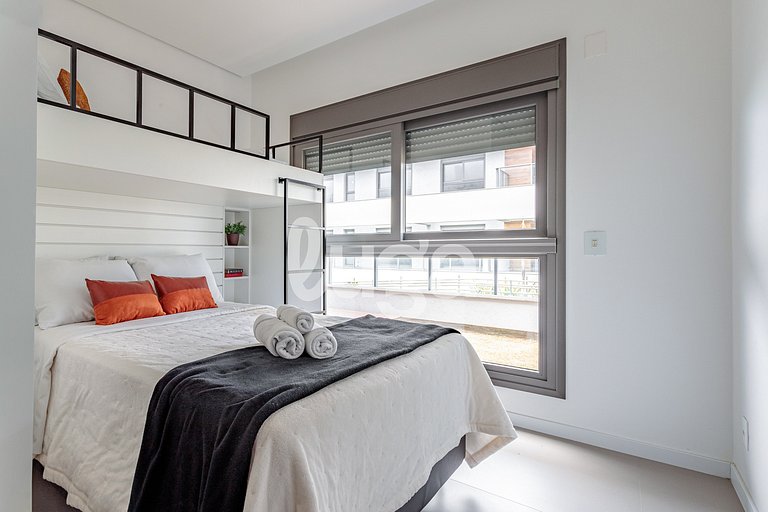 Morro Pedras: Private Jacuzzi and Resort Pool.