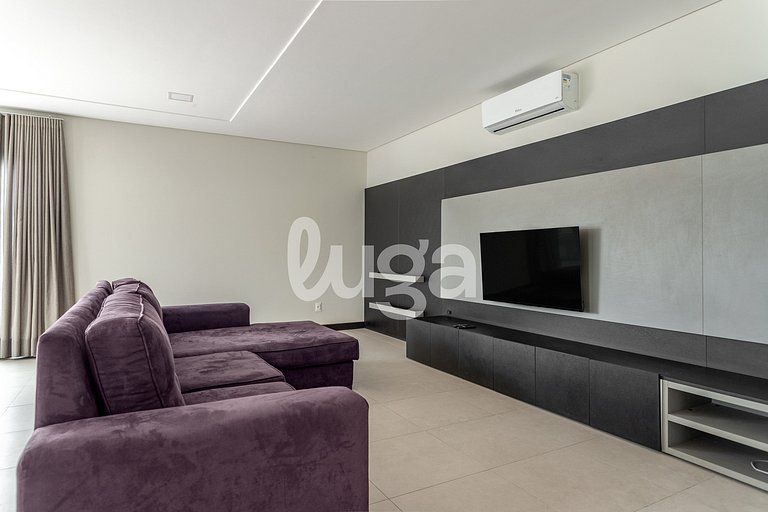 Studio c/ piscina no terraço 900m da praia