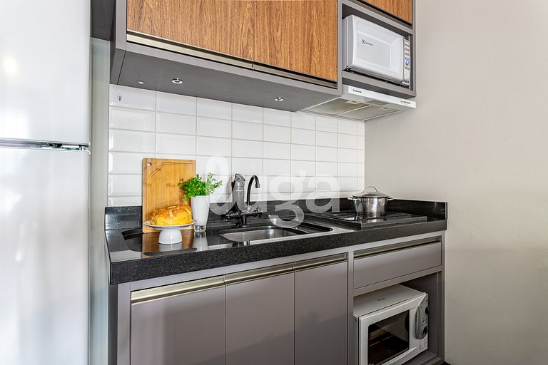 Studio w/ Rooftop Pool – 900m from the Beach