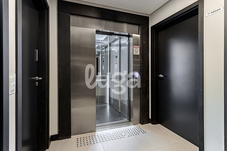 Studio w/ Rooftop Pool – 900m from the Beach