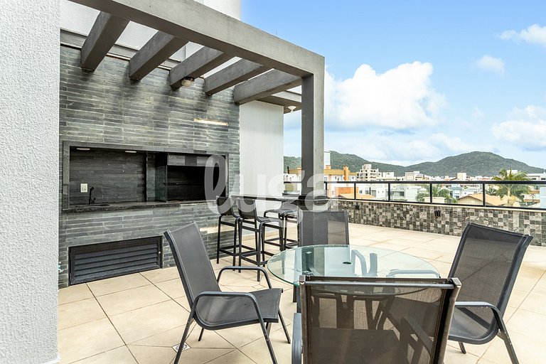 Studio c/ piscina no terraço 900m da praia