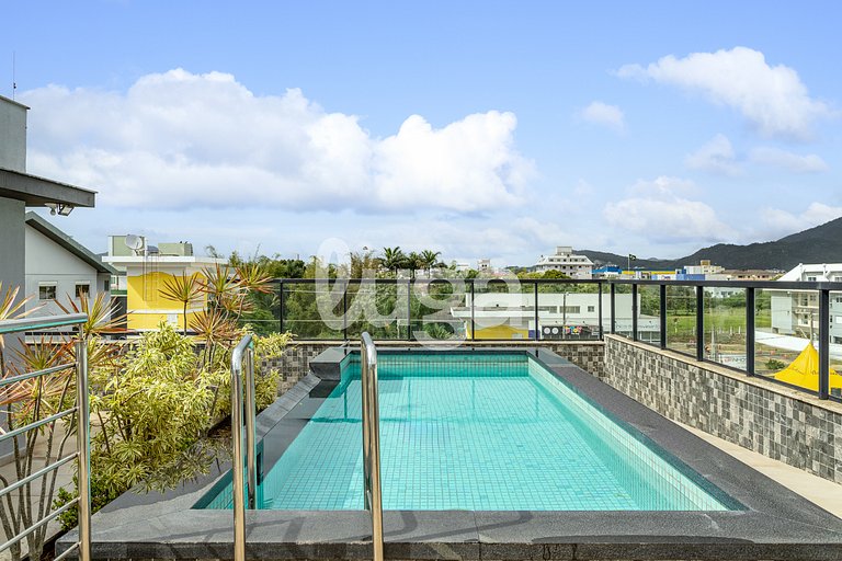 Studio c/ piscina no terraço 900m da praia