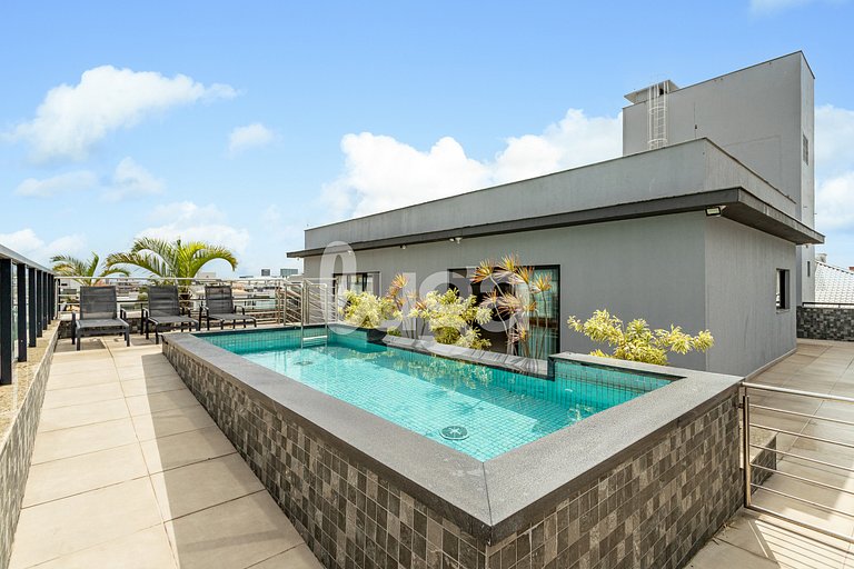 Studio c/ piscina no terraço 900m da praia