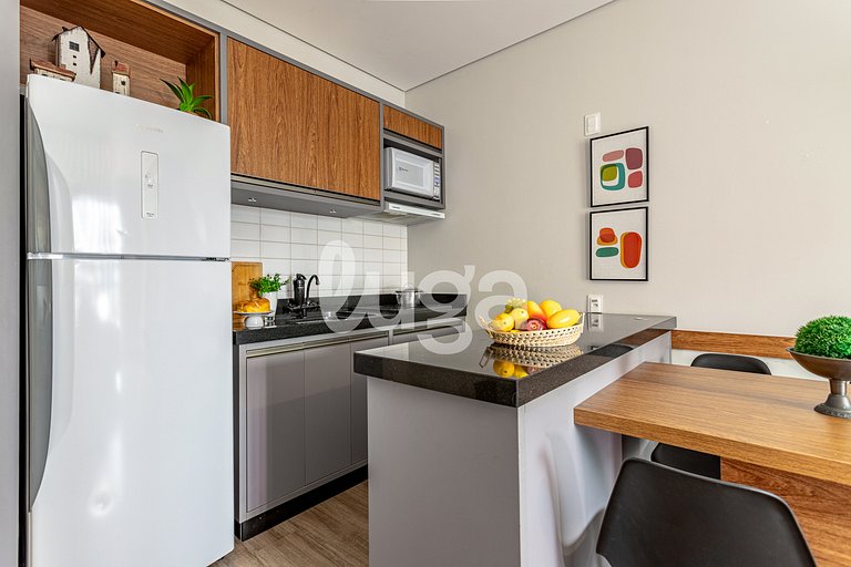 Studio w/ Rooftop Pool – 900m from the Beach