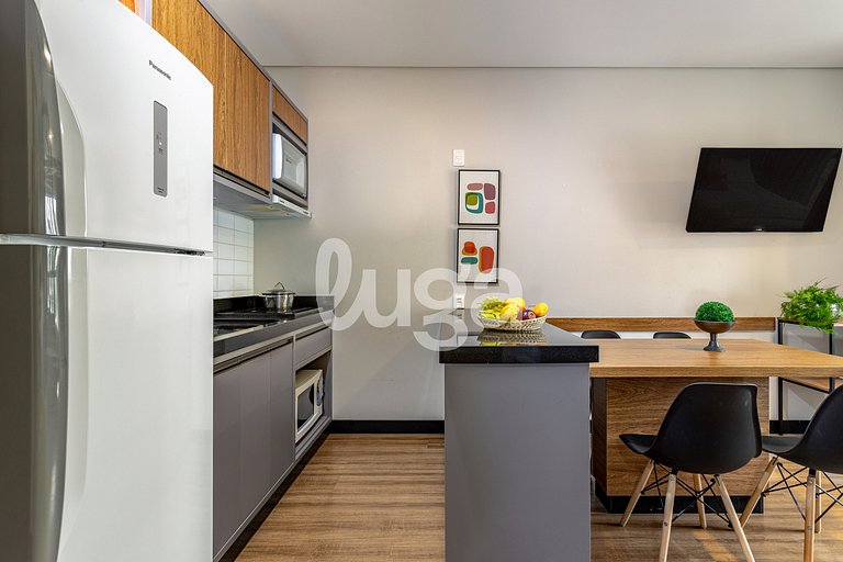 Studio w/ Rooftop Pool – 900m from the Beach