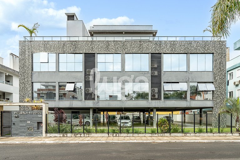 Studio c/ piscina no terraço 900m da praia
