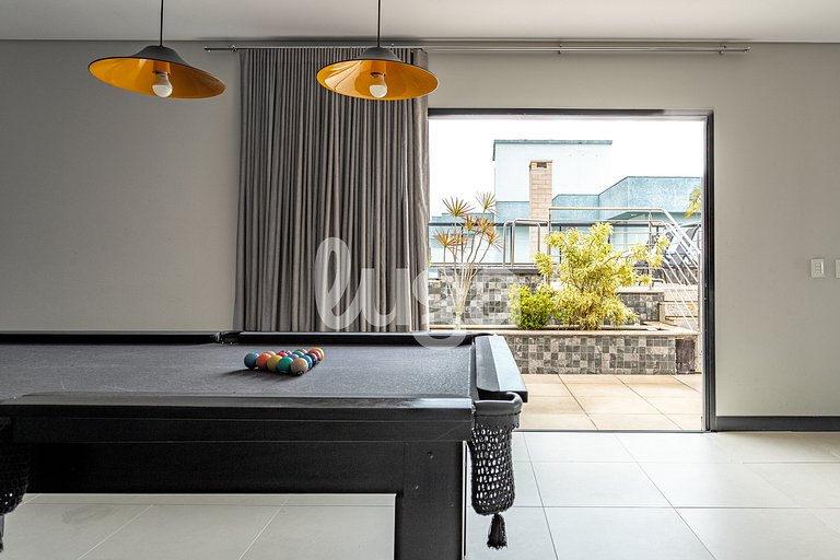 Studio c/ piscina no terraço 900m da praia