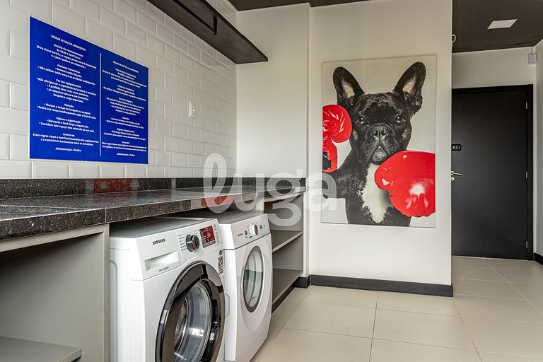 Studio w/ Rooftop Pool – 900m from the Beach