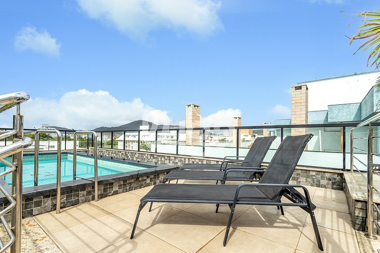 Studio c/ piscina no terraço 900m da praia