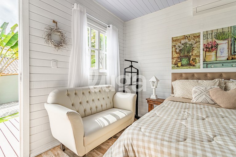 Heart Cabin: Romance, Bathtub & Nature