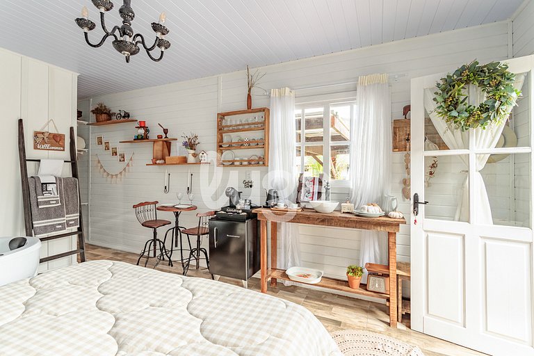 Heart Cabin: Romance, Bathtub & Nature