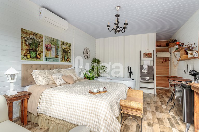 Heart Cabin: Romance, Bathtub & Nature