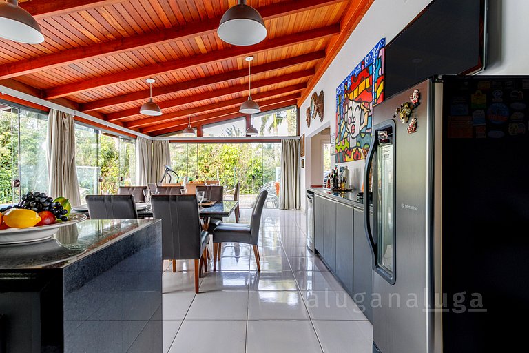 Jurerê Mansion | Pool and Beach 3 min