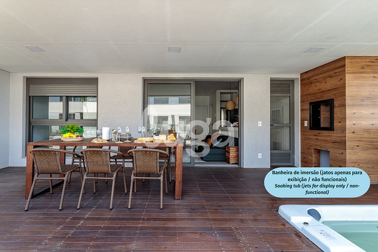 Morro Pedras: Private Jacuzzi and Resort Pool.