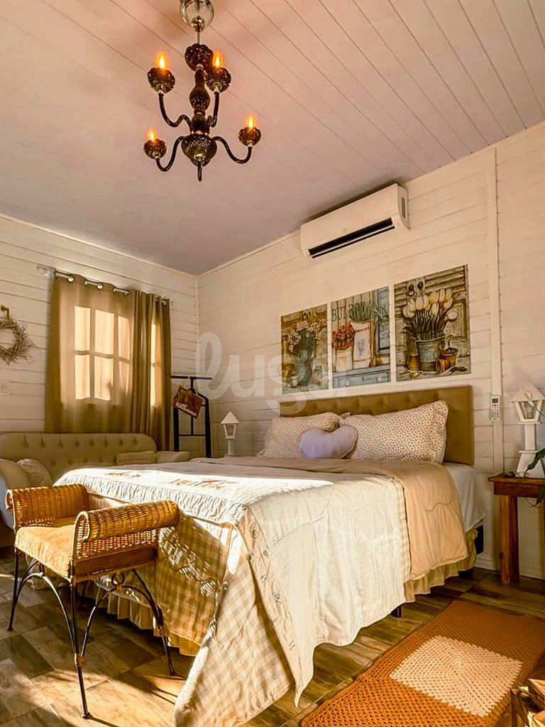 Heart Cabin: Romance, Bathtub & Nature