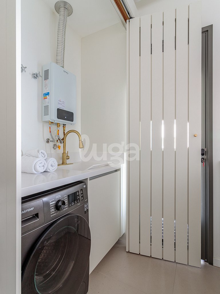 LUGA Beachfront Apartment 1 Minute from the Beach