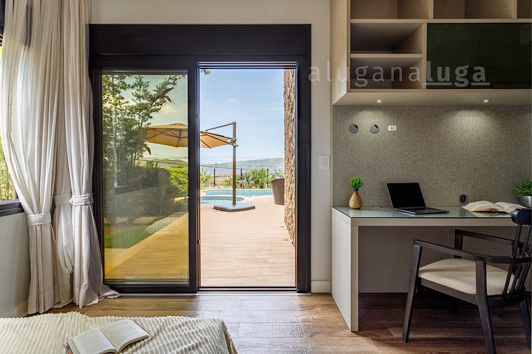 LUGA Sophisticated House with Panoramic View