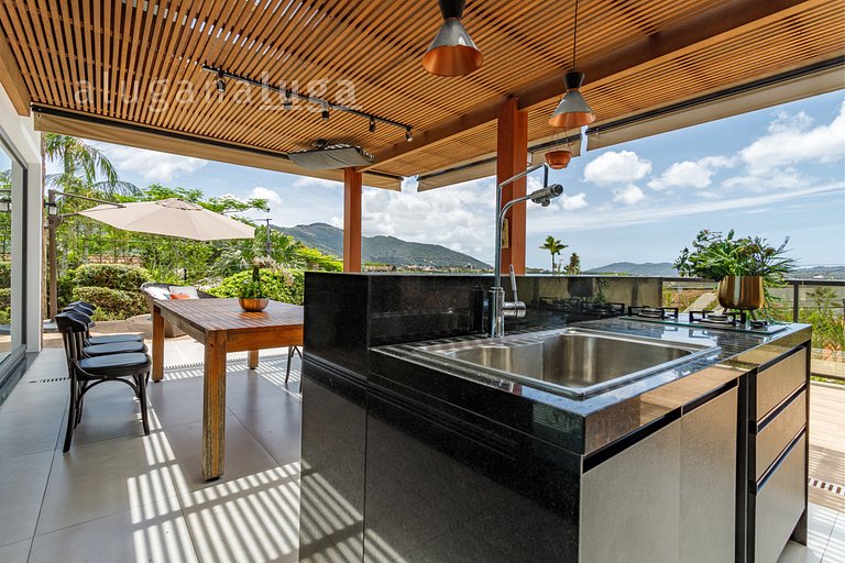 LUGA Sophisticated House with Panoramic View