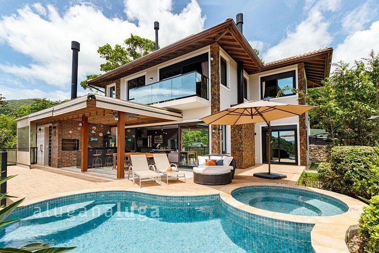 LUGA Sophisticated House with Panoramic View