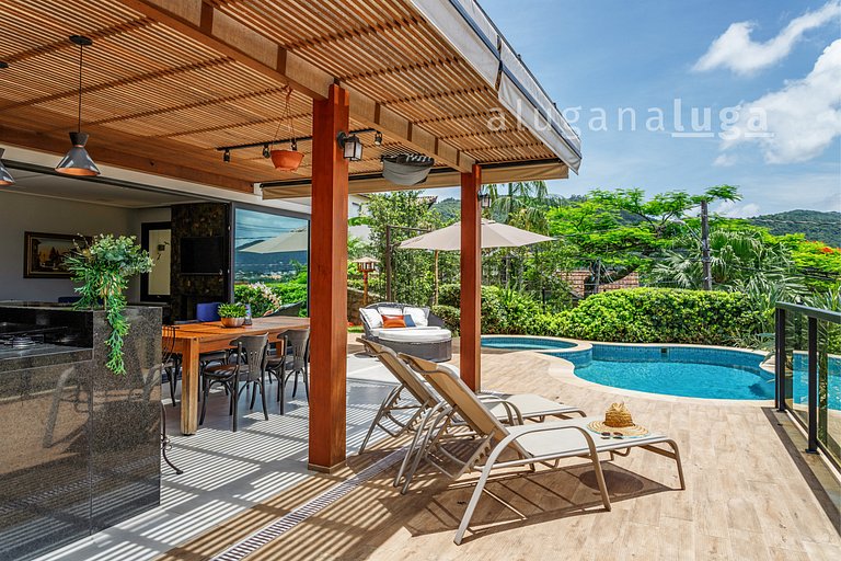LUGA Sophisticated House with Panoramic View