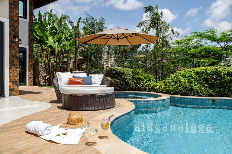 LUGA Sophisticated House with Panoramic View