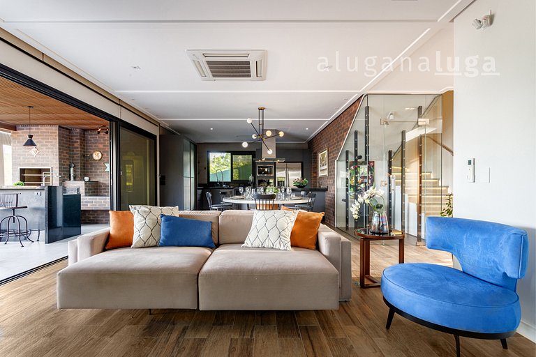 LUGA Sophisticated House with Panoramic View