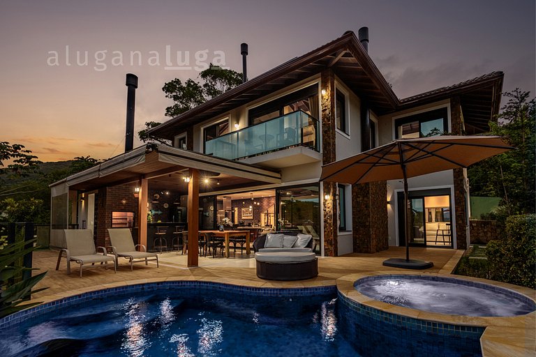 LUGA Sophisticated House with Panoramic View