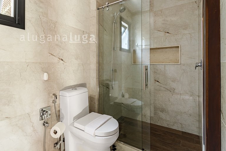 LUGA Sophisticated House with Panoramic View