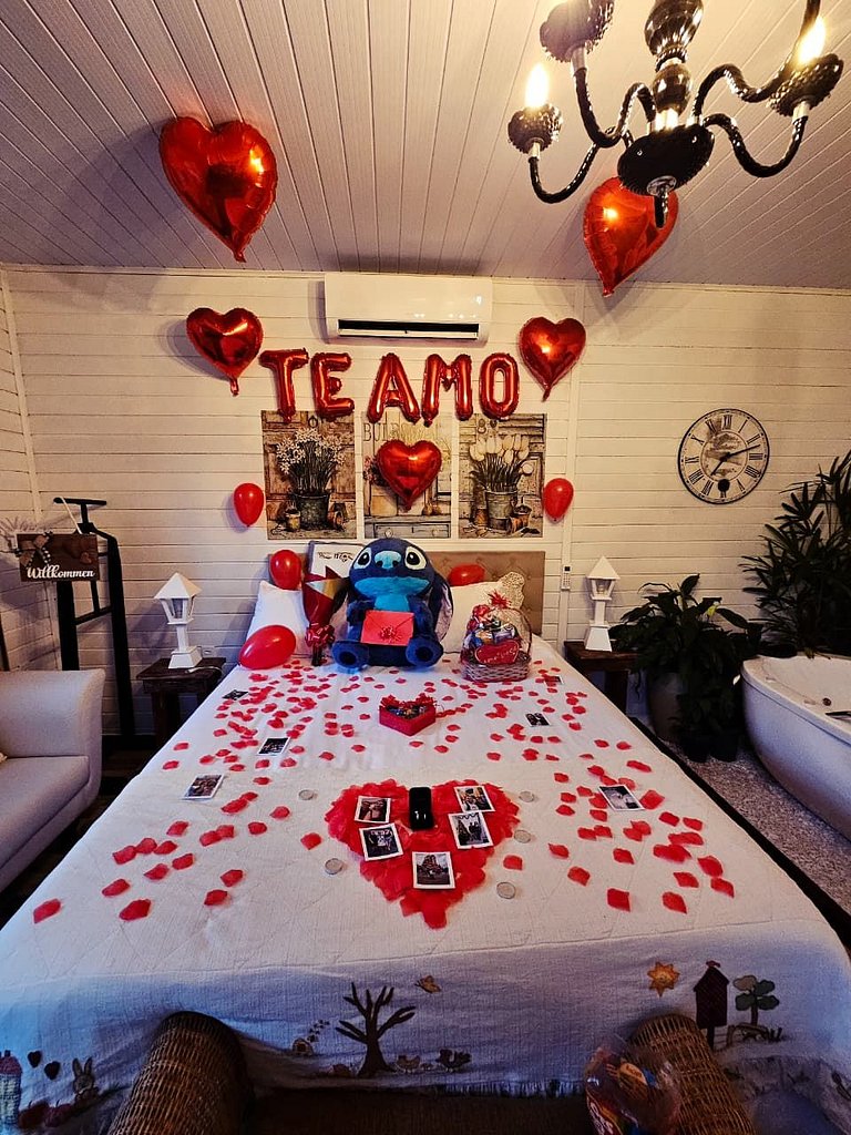 Heart Cabin: Romance, Bathtub & Nature