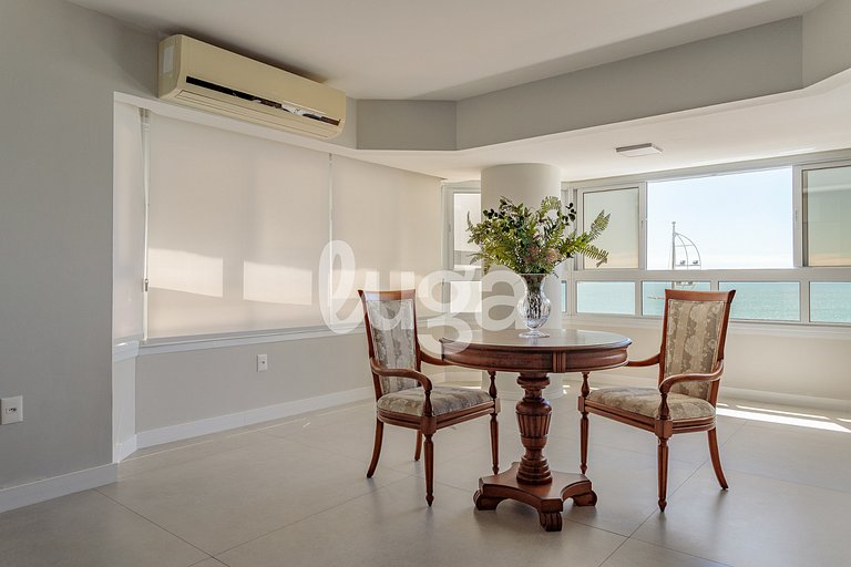 Maritime Retreat 1min from the Beach – BC