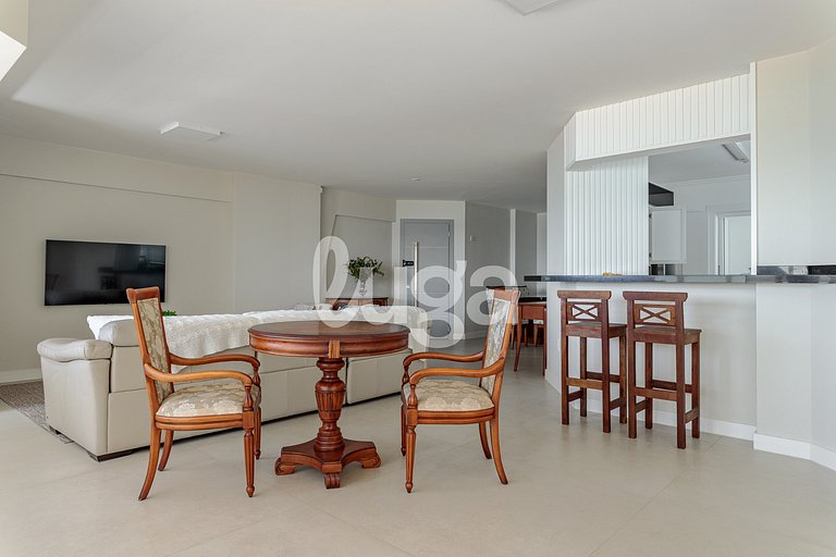 Maritime Retreat 1min from the Beach – BC