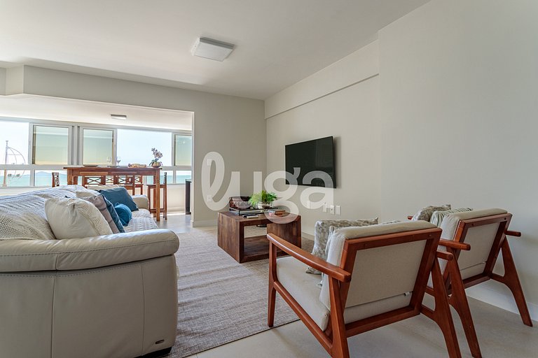 Maritime Retreat 1min from the Beach – BC