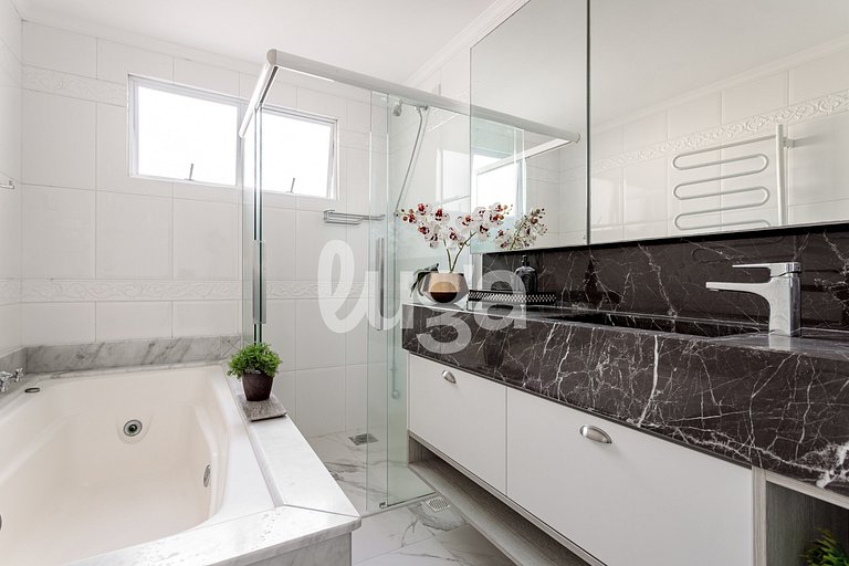 Maritime Retreat 1min from the Beach – BC