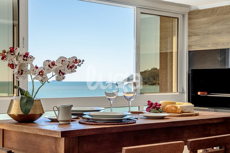 Maritime Retreat 1min from the Beach – BC