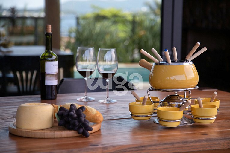 LUGA Sophisticated House with Panoramic View